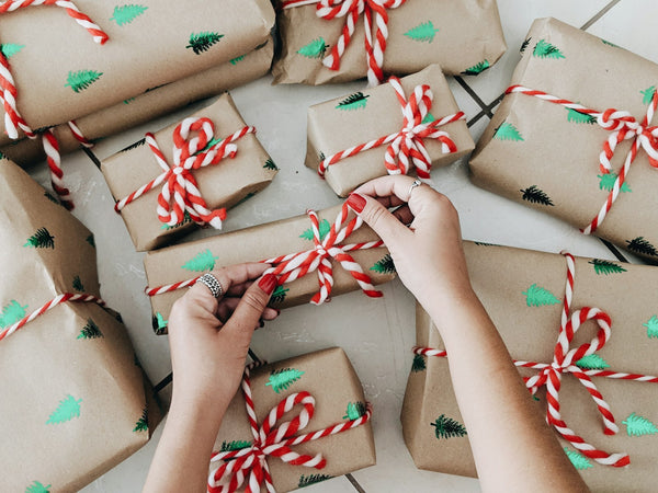 Come incartare un regalo in modo diverso: guida passo passo e 6 idee originali