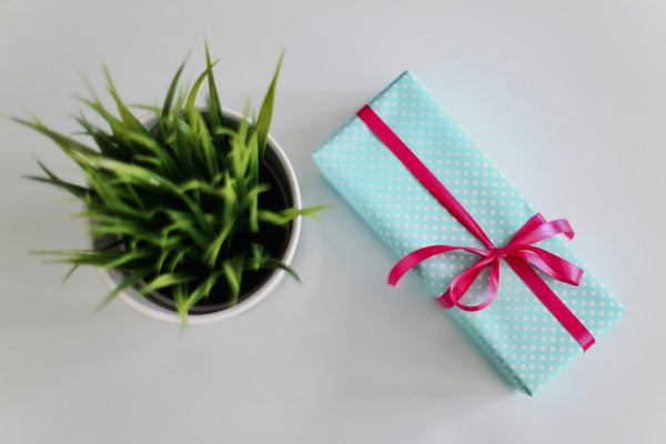19. Geburtstag: 12 Geschenkideen für deine Freundin, die wirklich passen
