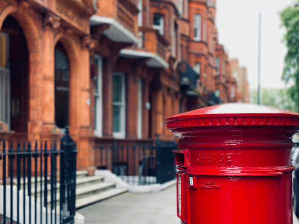 How Much to Tip at Christmas in the UK: 10 People to Thank