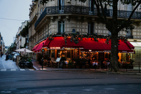 Cadeau couple Noël : 18 idées à partager pour un Noël à deux